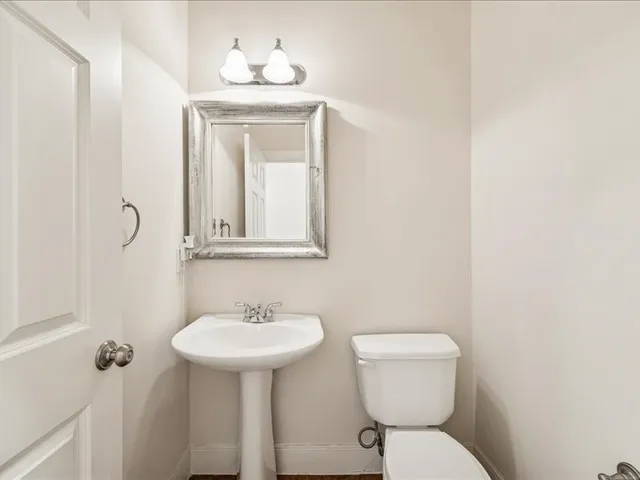 $949,000 | 6324 Elm Court, Bellaire, TX 77401