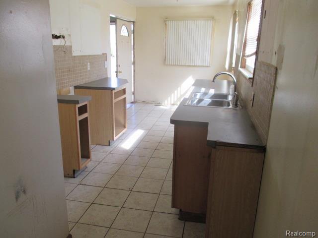 3600 Emmons Avenue Rochester, MI 48307 - Photo 20 of 23 IMG_0274.jpg