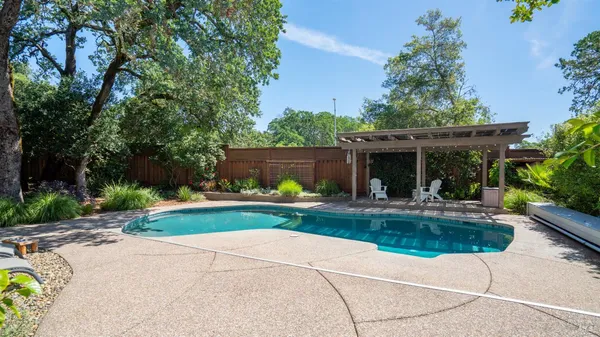 $1,395,000 | 336 Jessie Court, Windsor, CA 95492
