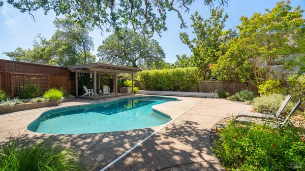 $1,395,000 | 336 Jessie Court, Windsor, CA 95492
