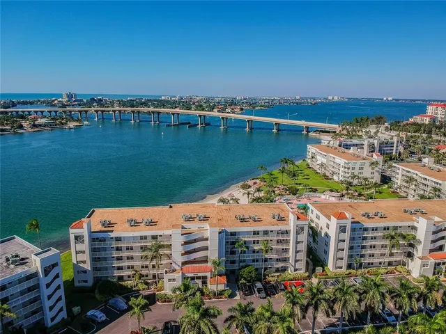 $2,150 | 6061 Bahia Del Mar Circle, Unit 347, St. Petersburg, FL 33715
