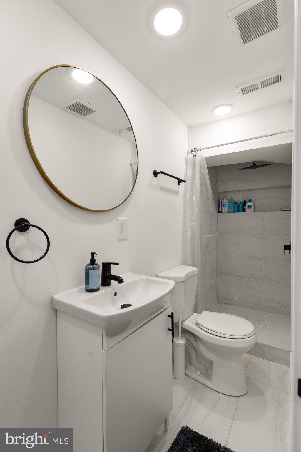 809 Gilbert Road Aberdeen, MD 21001 - Photo 23 of 37 Lower - level full bath 1