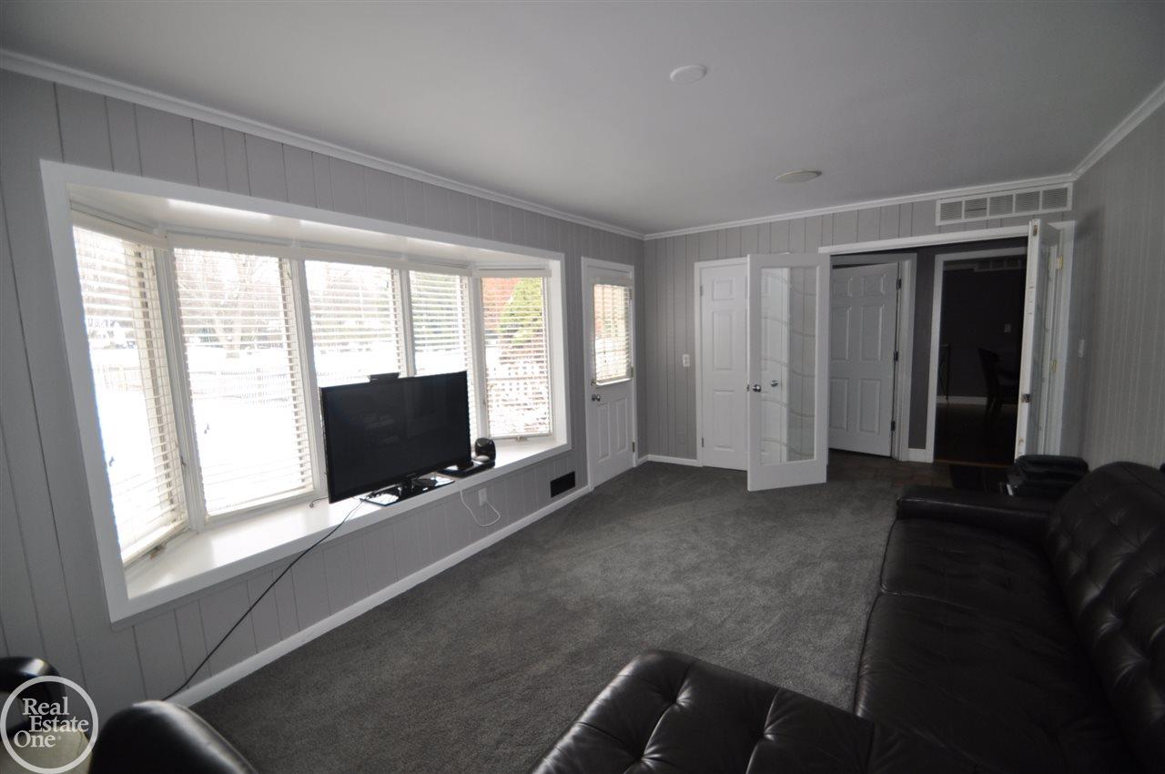 1227 Romney Road Bloomfield Hills, MI 48304 - Photo 24 of 30 31271321-23.JPG