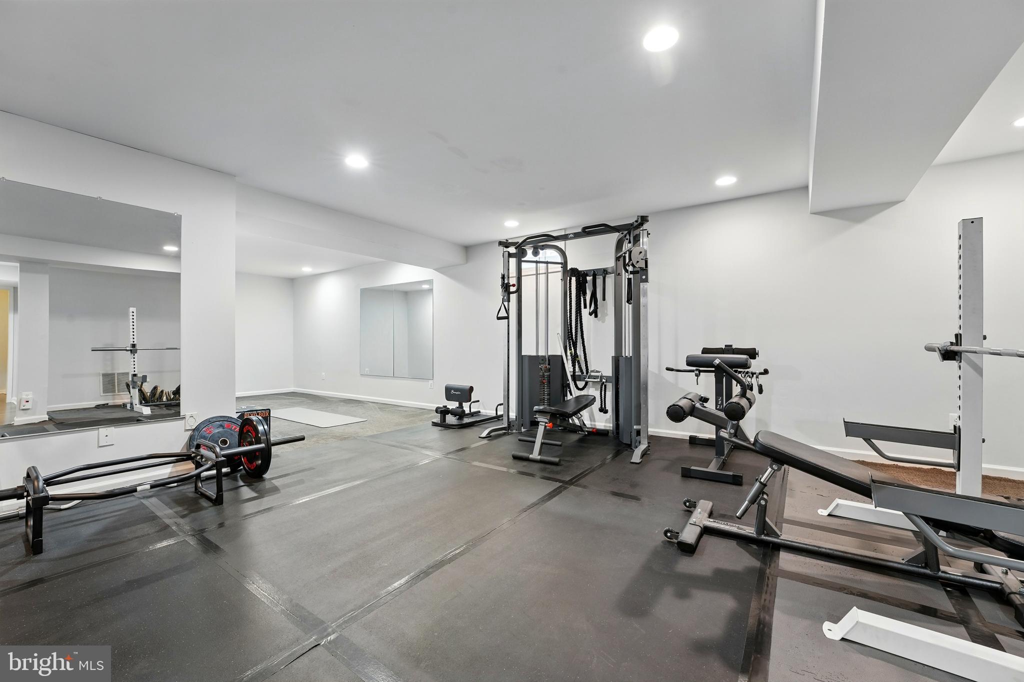 6712 Eldermill Lane Gainesville, VA 20155 - Photo 37 of 56 a room with gym equipment and a gym machine