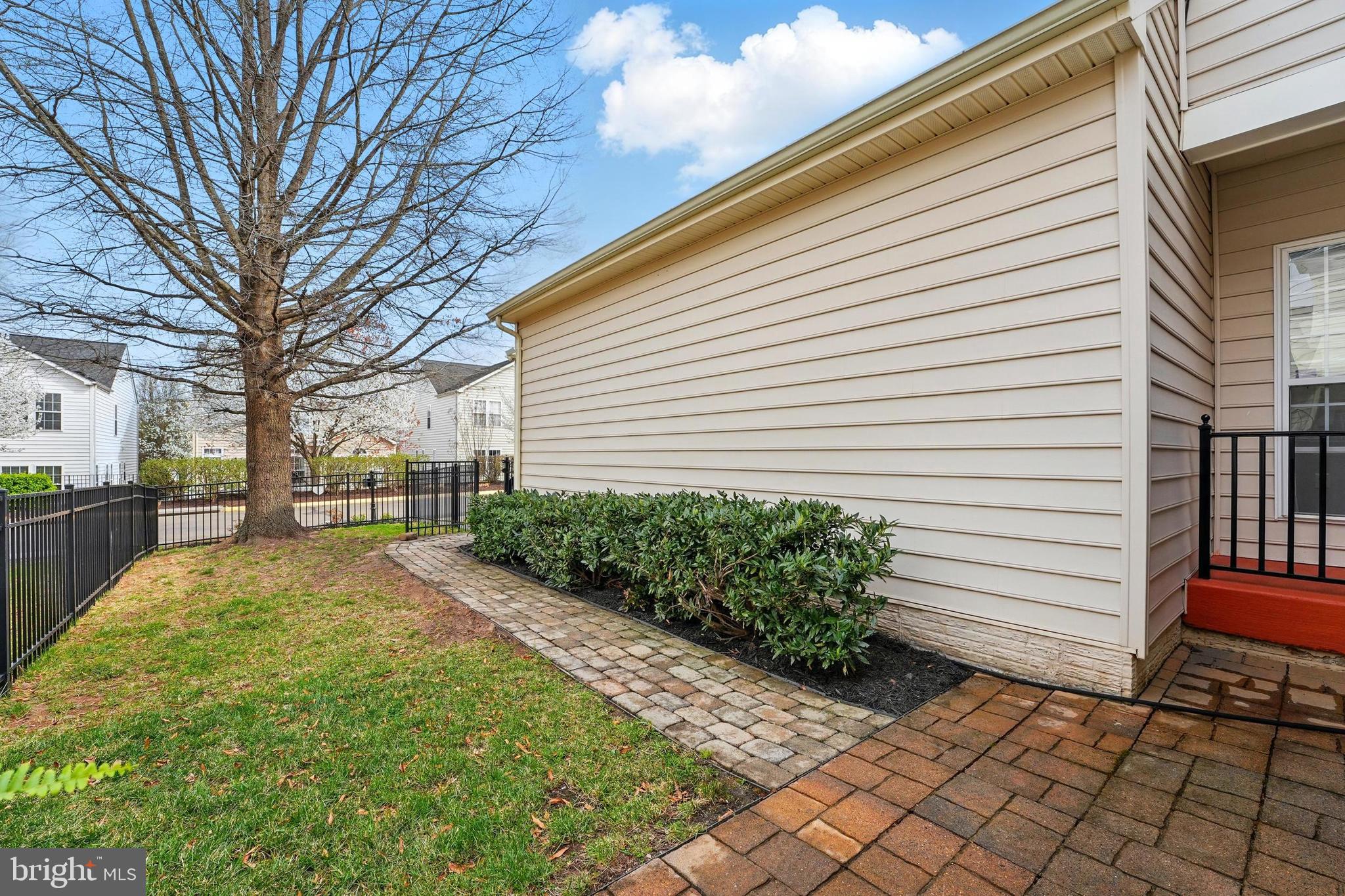 6712 Eldermill Lane Gainesville, VA 20155 - Photo 44 of 56 a view of a backyard with sitting area
