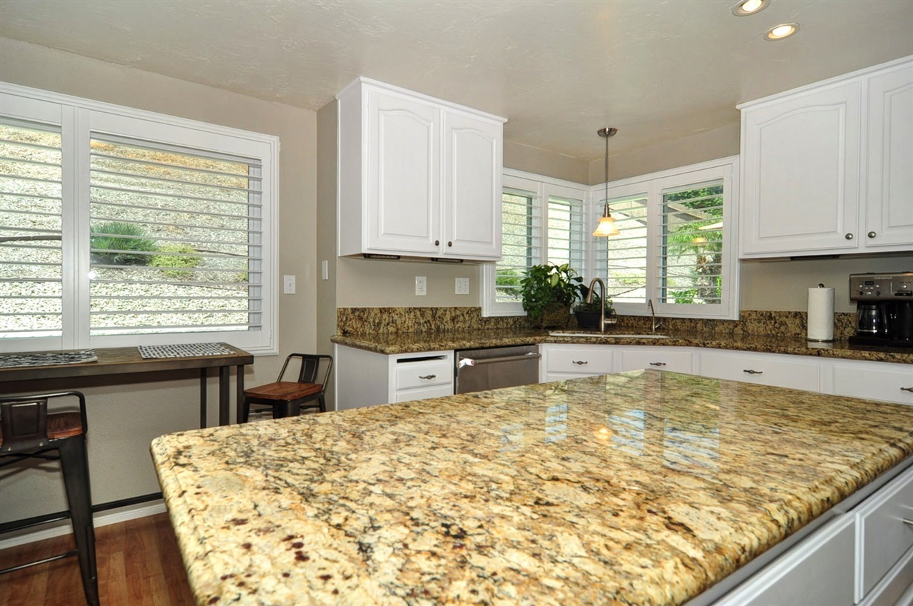 4782 Gateshead Road Carlsbad, CA 92010 - Photo 4 of 25 Gallery Image 4