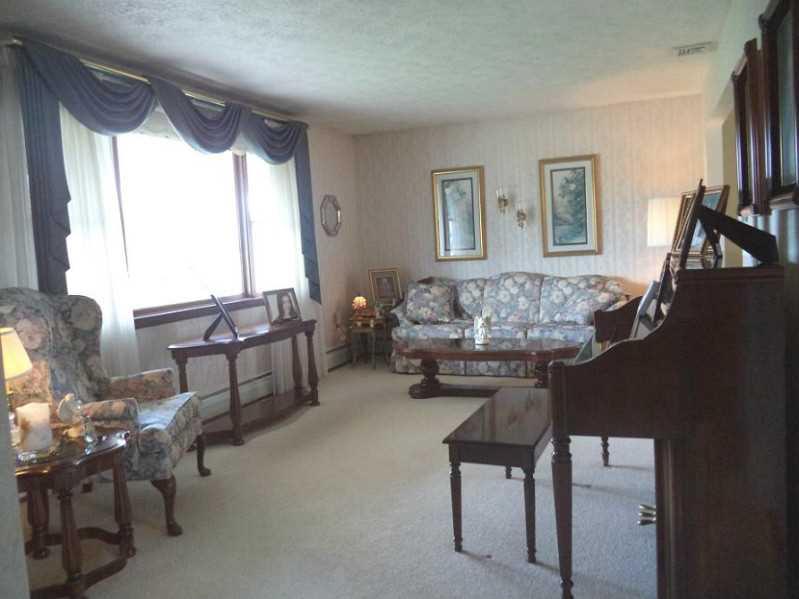 2379 Ritchie Street Aliquippa, PA 15001 - Photo 2 of 25 Living Room.