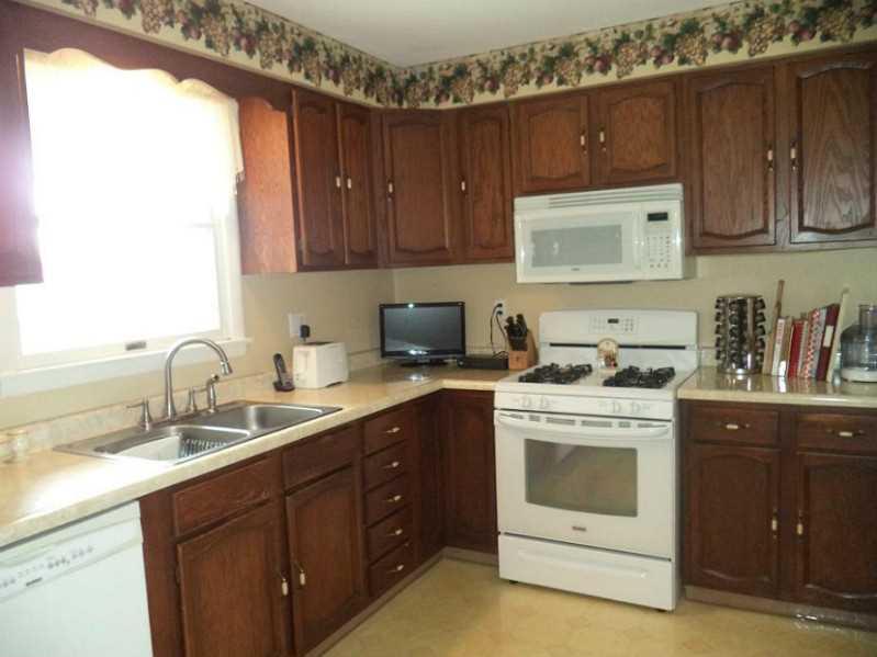 2379 Ritchie Street Aliquippa, PA 15001 - Photo 4 of 25 Kitchen.