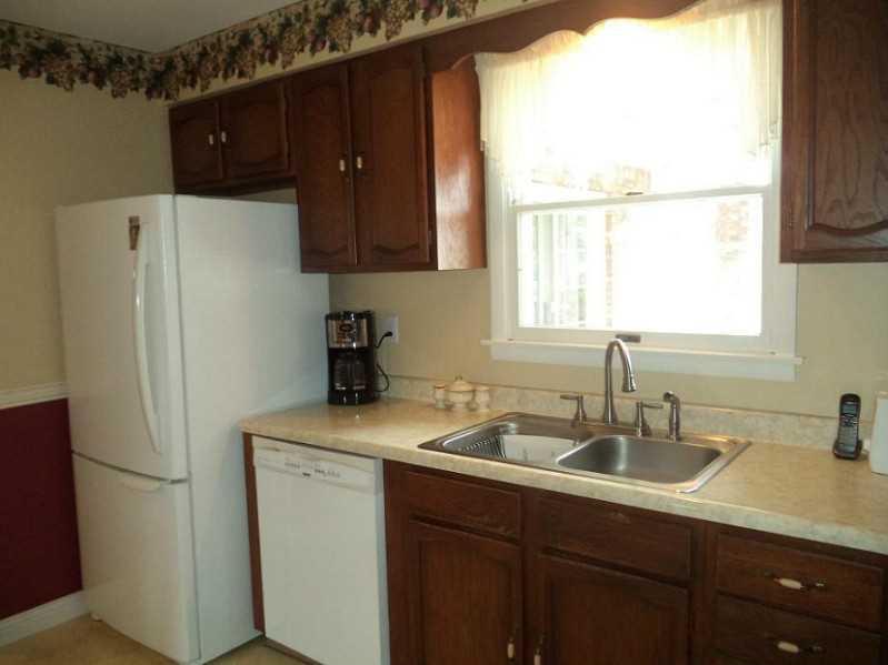 2379 Ritchie Street Aliquippa, PA 15001 - Photo 5 of 25 Kitchen.