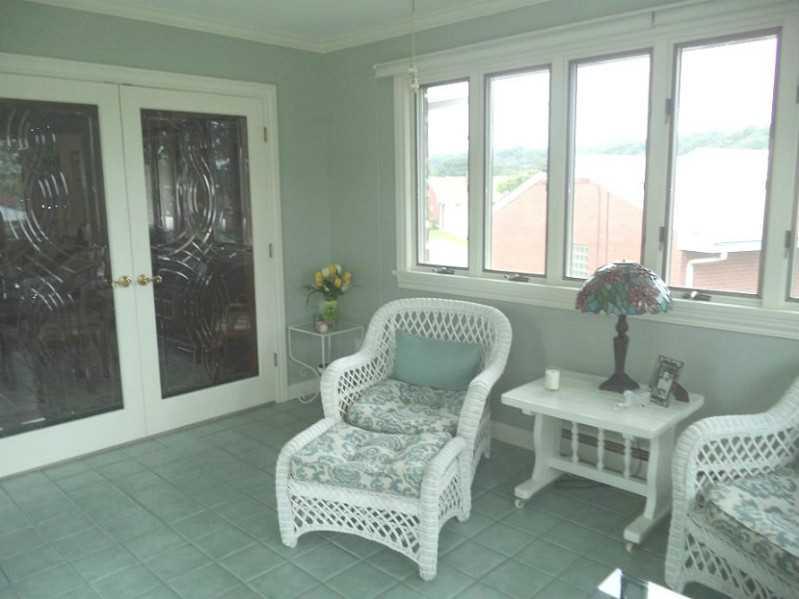 2379 Ritchie Street Aliquippa, PA 15001 - Photo 10 of 25 Sunroom.