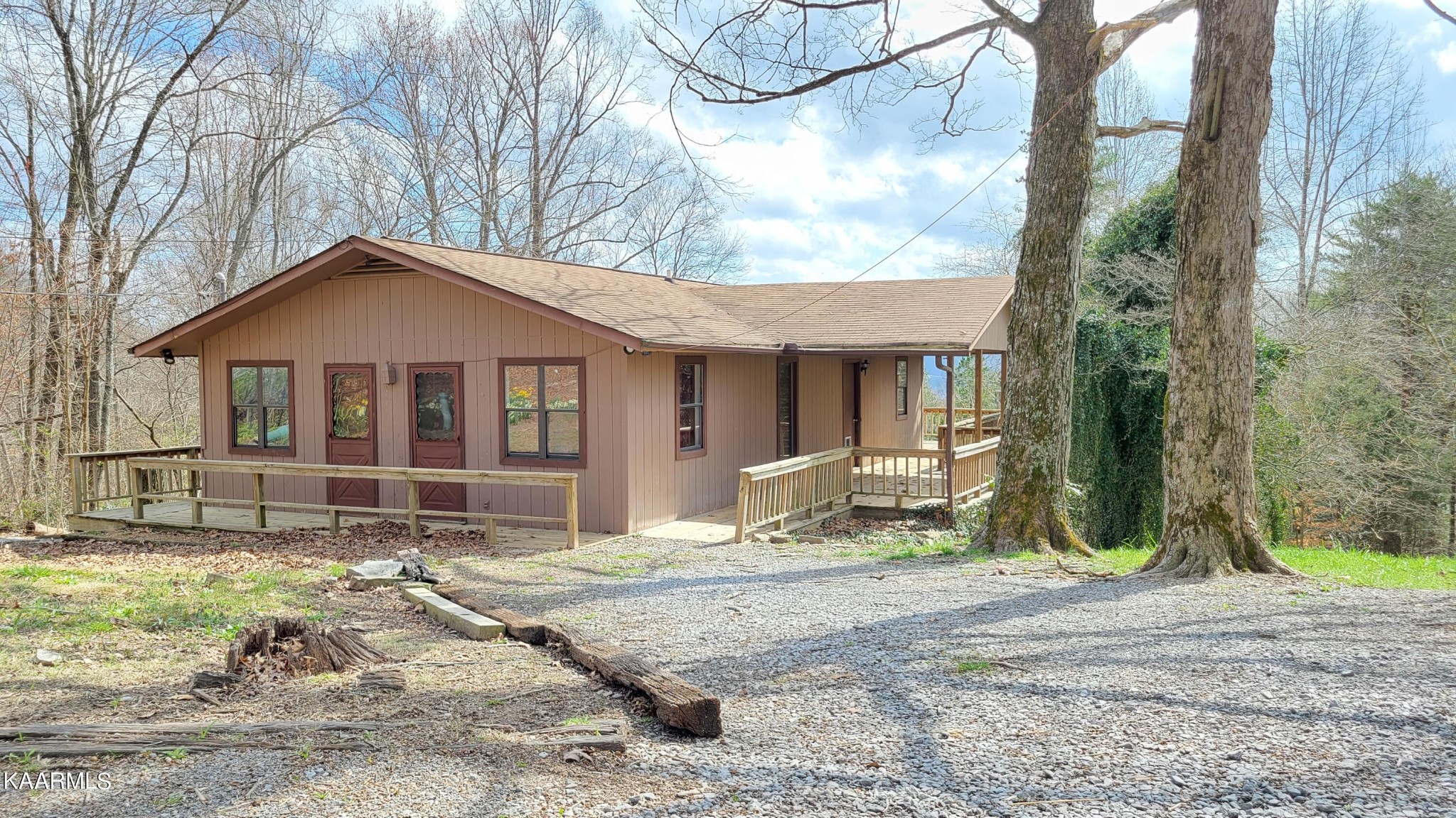 959 Fox Hunter Road Maynardville, TN 37807 - Photo 16 of 17 a front view of a house with garden