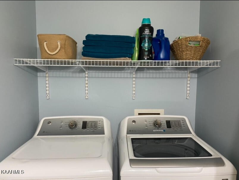 959 Fox Hunter Road Maynardville, TN 37807 - Photo 5 of 17 a utility room with two washing machine