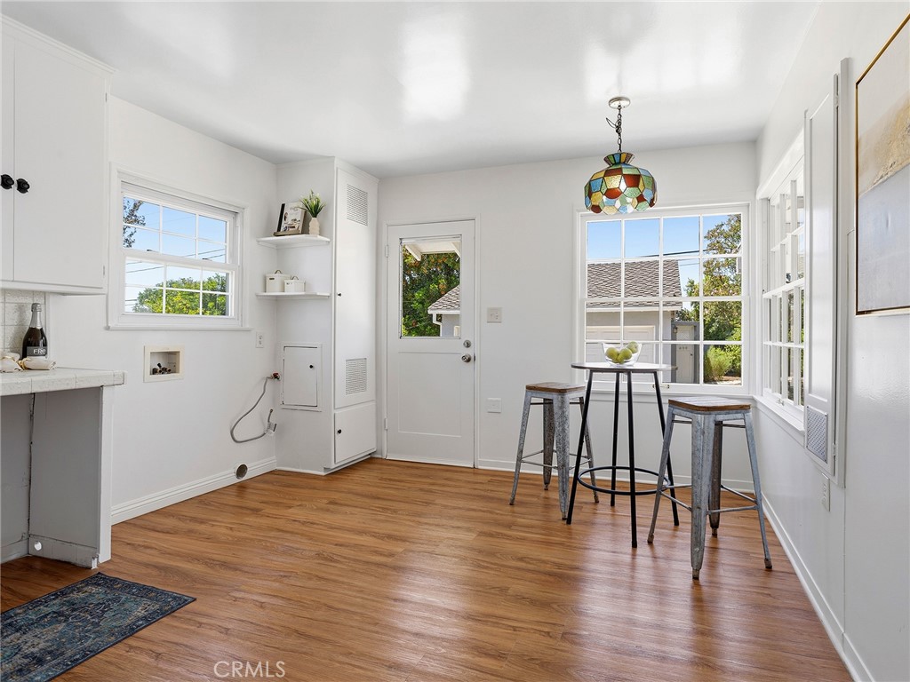 521 Bethany Road Burbank, CA 91504 - Photo 9 of 50 Kitchen