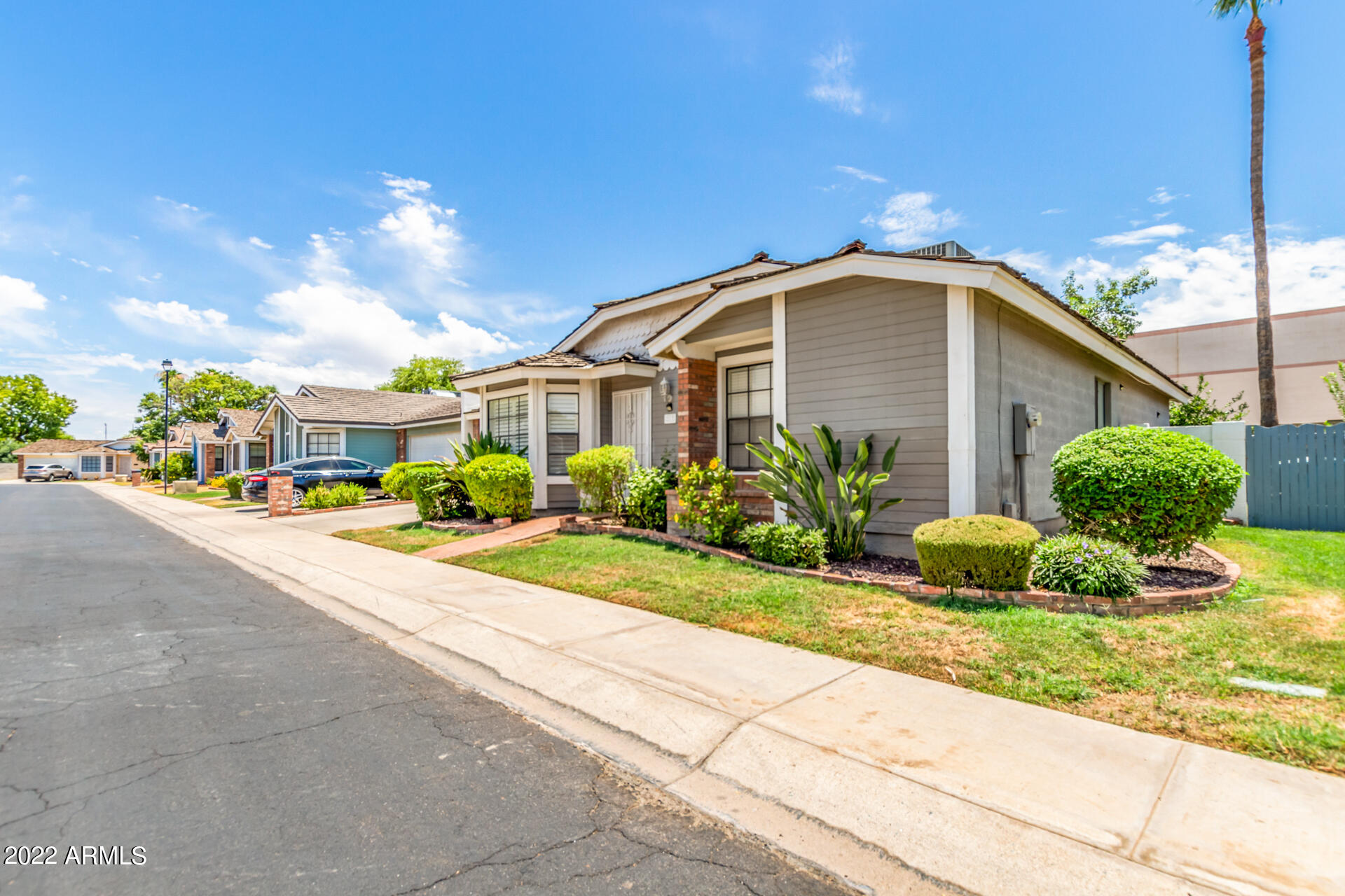 217 East Danbury Road Phoenix, AZ 85022 - Photo 4 of 27 4 - Danbury