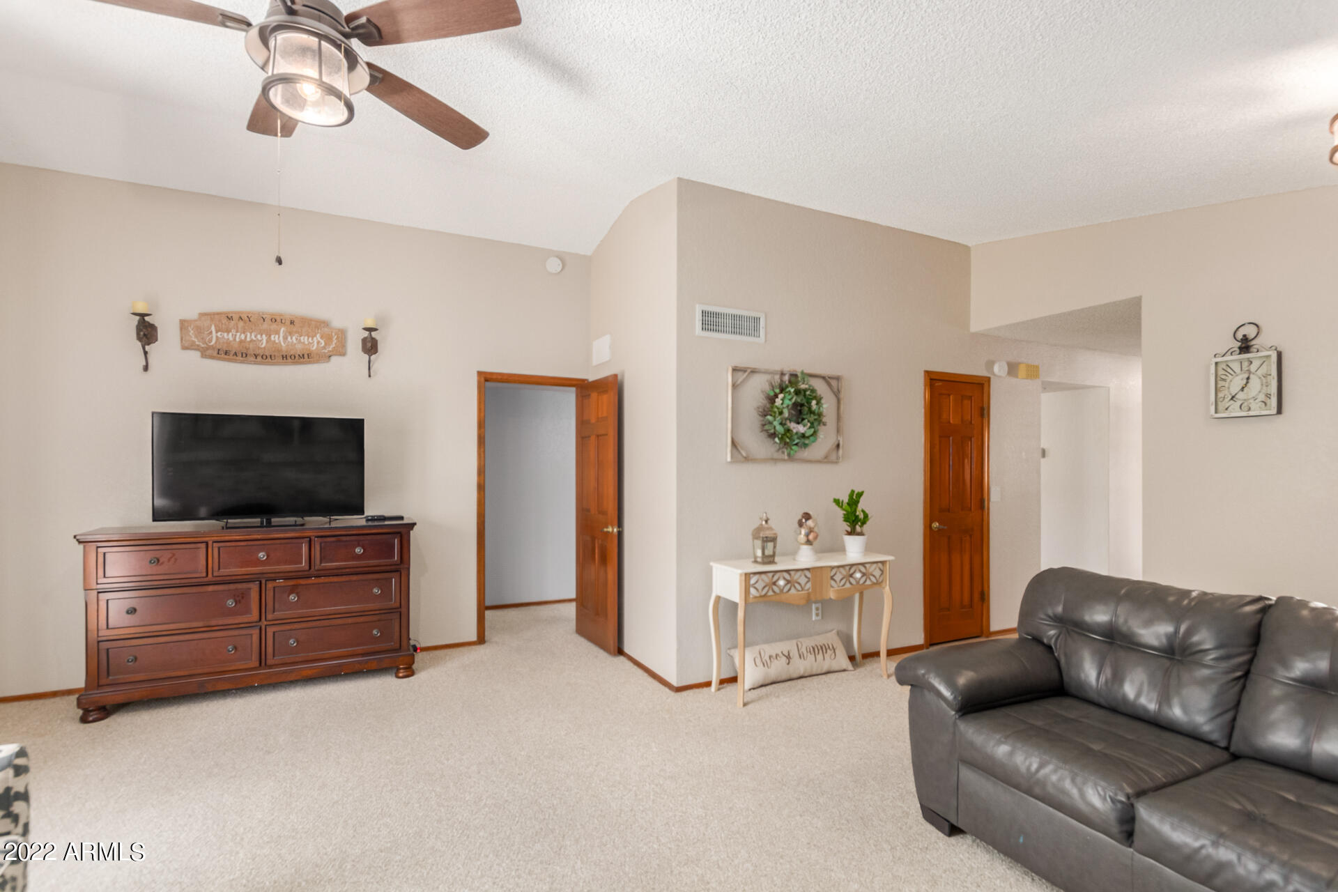 217 East Danbury Road Phoenix, AZ 85022 - Photo 8 of 27 8 - Danbury