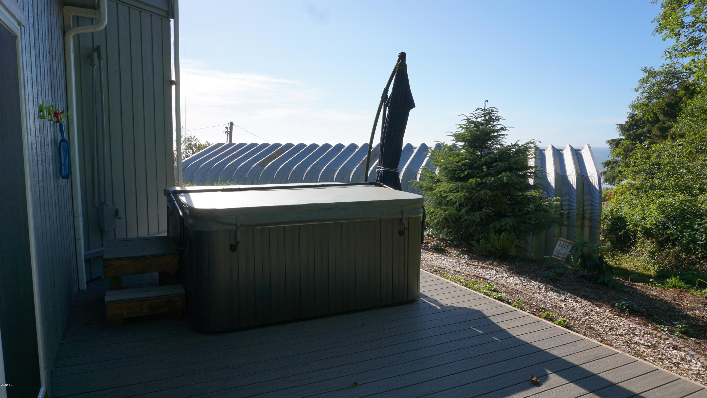 80 Reeves Circle Yachats, OR 97498 - Photo 27 of 30 Hot Tub