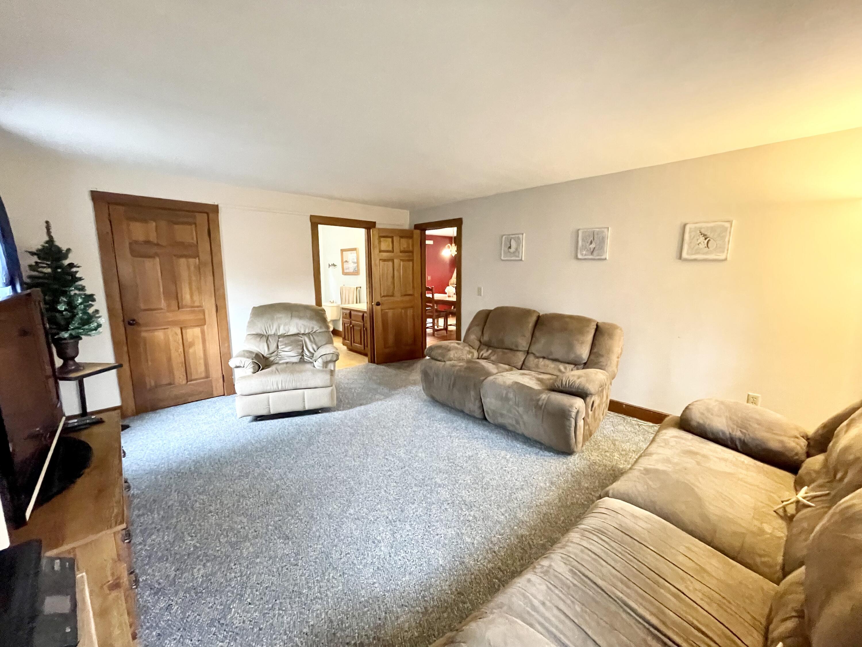 89 Sheaffer Road Centerville, MA 02632 - Photo 27 of 58 1st floor optional bedroom.family room f
