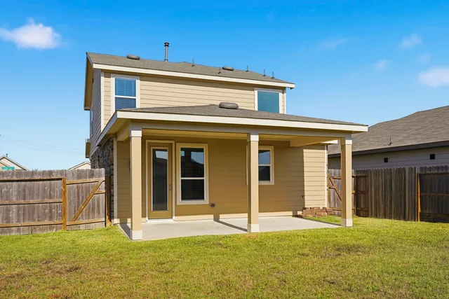 a view of a house with backyard and porch