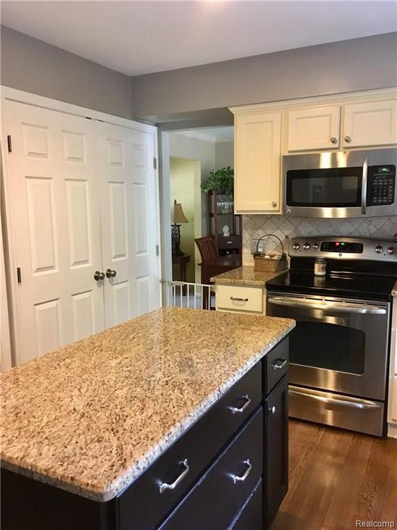 703 Whitney Drive Rochester Hills, MI 48307 - Photo 21 of 46