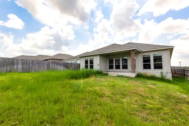 a view of a house with a backyard