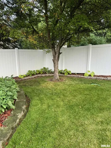 $289,500 | 1808 St Clair Drive, Pekin, IL 61554