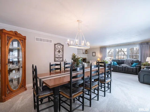 $289,500 | 1808 St Clair Drive, Pekin, IL 61554