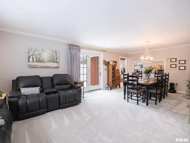 $289,500 | 1808 St Clair Drive, Pekin, IL 61554