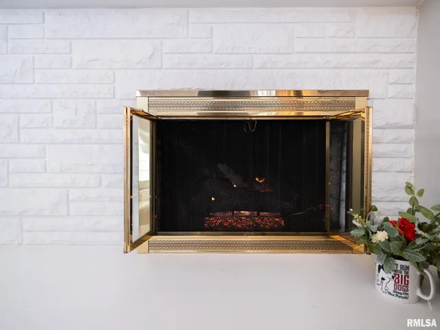 $289,500 | 1808 St Clair Drive, Pekin, IL 61554