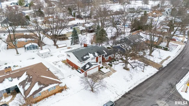 $289,500 | 1808 St Clair Drive, Pekin, IL 61554