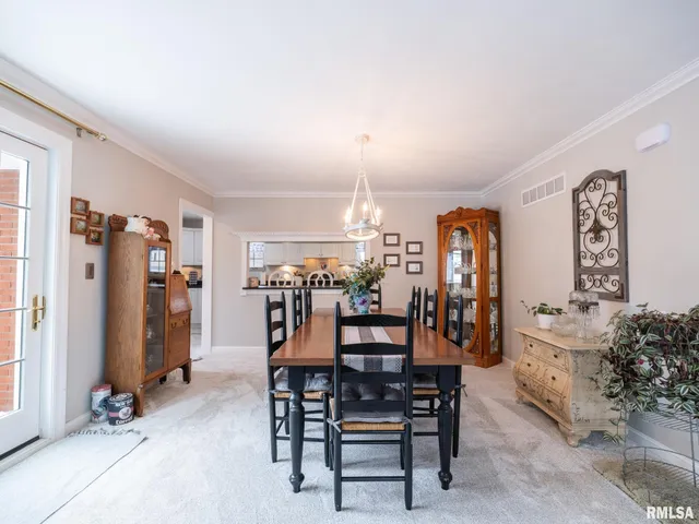 $289,500 | 1808 St Clair Drive, Pekin, IL 61554