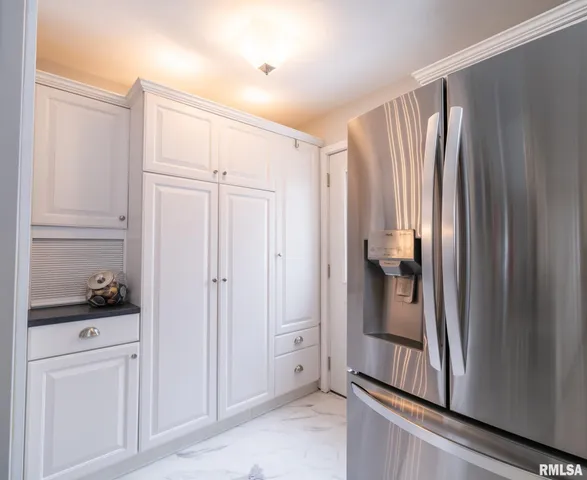 $289,500 | 1808 St Clair Drive, Pekin, IL 61554