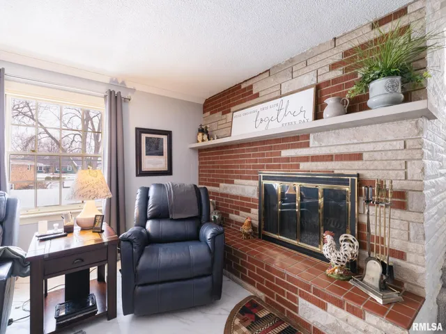 $289,500 | 1808 St Clair Drive, Pekin, IL 61554