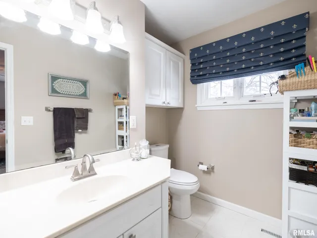 $289,500 | 1808 St Clair Drive, Pekin, IL 61554