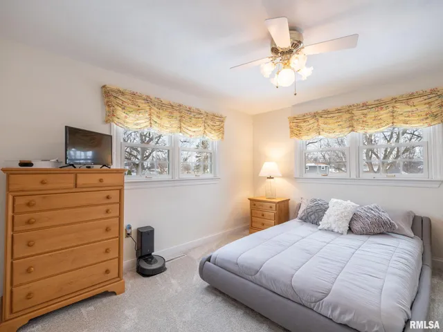 $289,500 | 1808 St Clair Drive, Pekin, IL 61554