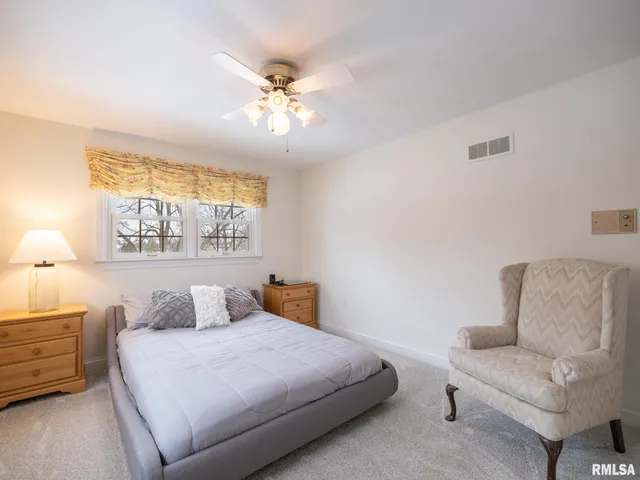 $289,500 | 1808 St Clair Drive, Pekin, IL 61554