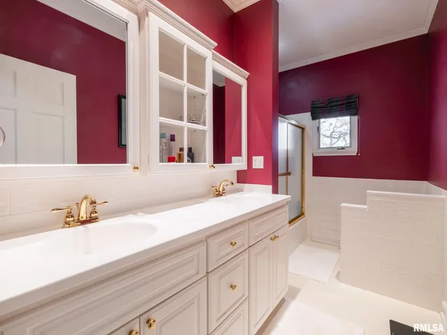 $289,500 | 1808 St Clair Drive, Pekin, IL 61554