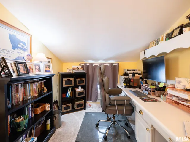 $289,500 | 1808 St Clair Drive, Pekin, IL 61554