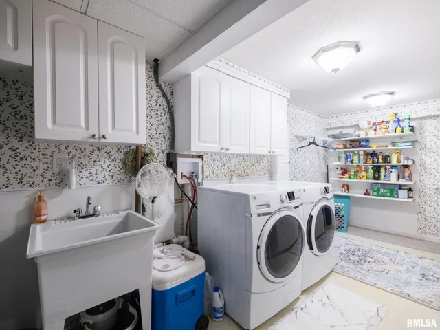 $289,500 | 1808 St Clair Drive, Pekin, IL 61554