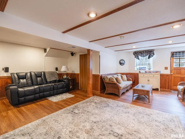 $289,500 | 1808 St Clair Drive, Pekin, IL 61554