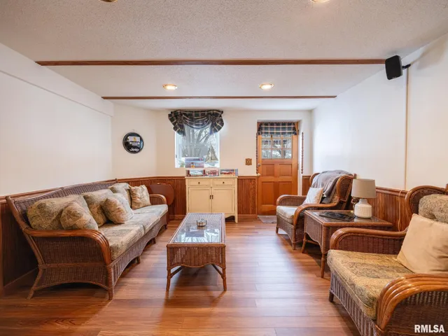 $289,500 | 1808 St Clair Drive, Pekin, IL 61554