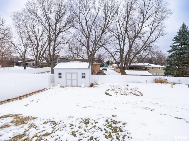 $289,500 | 1808 St Clair Drive, Pekin, IL 61554