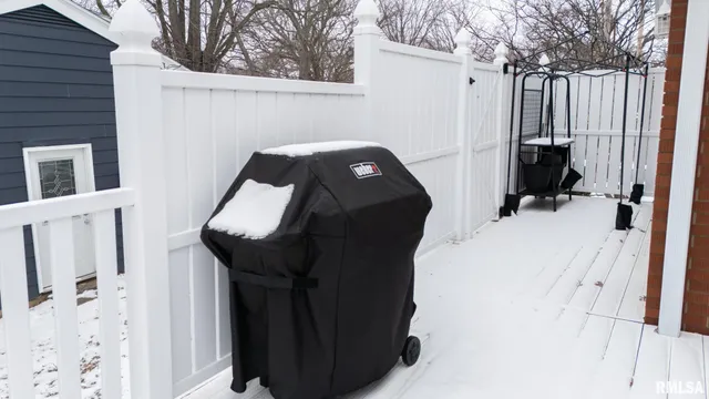 $289,500 | 1808 St Clair Drive, Pekin, IL 61554