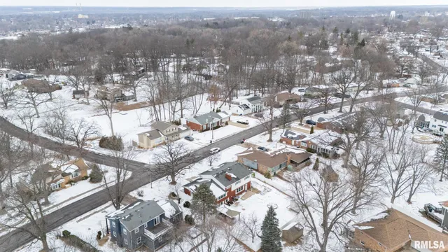 $289,500 | 1808 St Clair Drive, Pekin, IL 61554