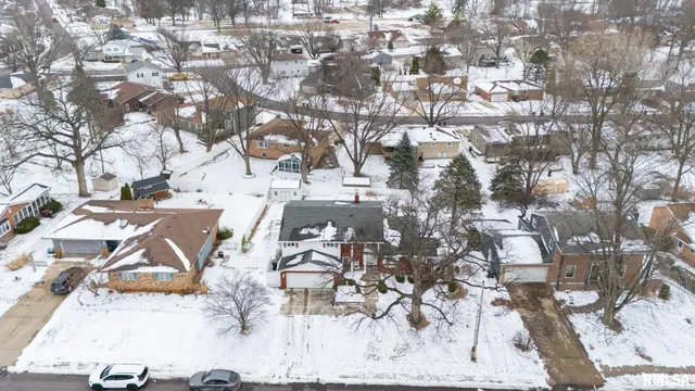 $289,500 | 1808 St Clair Drive, Pekin, IL 61554