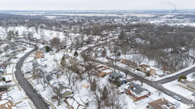 $289,500 | 1808 St Clair Drive, Pekin, IL 61554