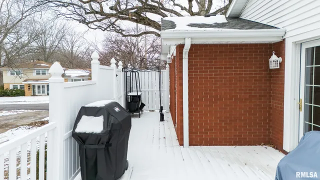 $289,500 | 1808 St Clair Drive, Pekin, IL 61554