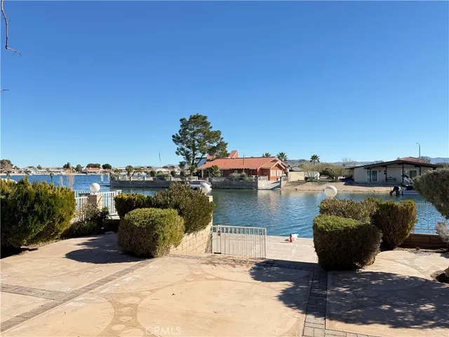 $2,700 | 27595 Silver Lakes Parkway, Helendale, CA 92342