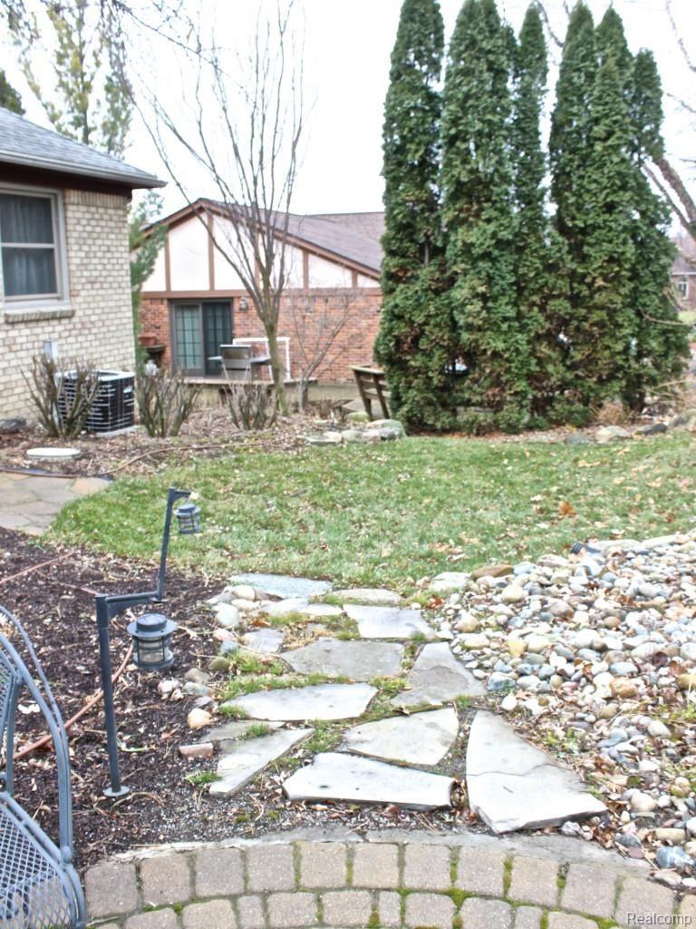 245 Pepper Tree Lane Rochester, MI 48309 - Photo 54 of 72 IMG_0220.jpg