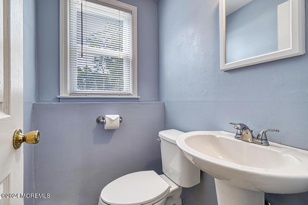 120 Frede Drive Brick, NJ 08724 - Photo 41 of 55 a bathroom with a sink a toilet and a mirror