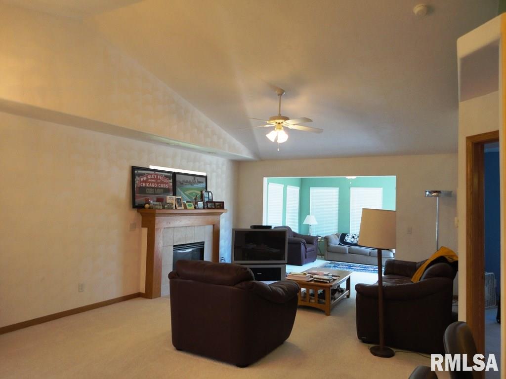 5521 Red Fox Road Bettendorf, IA 52722 - Photo 3 of 11